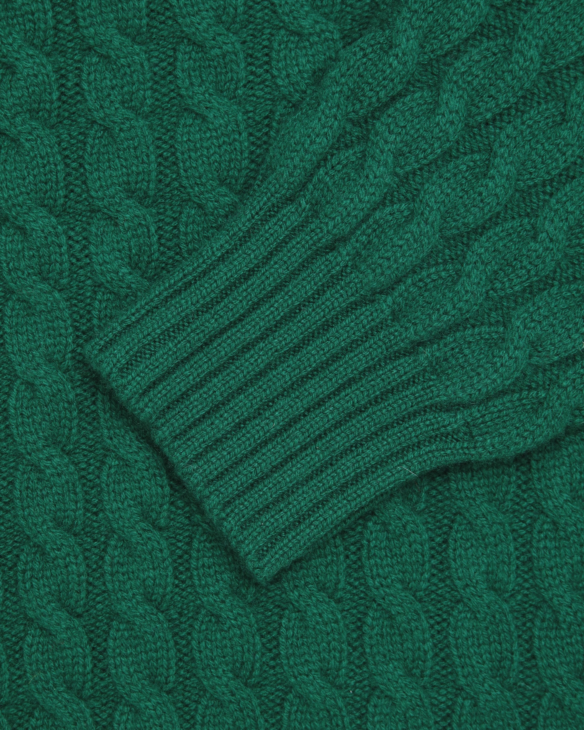 Made-in-Scotland Green Cable Knit Cashmere Sweater - Classic Fit